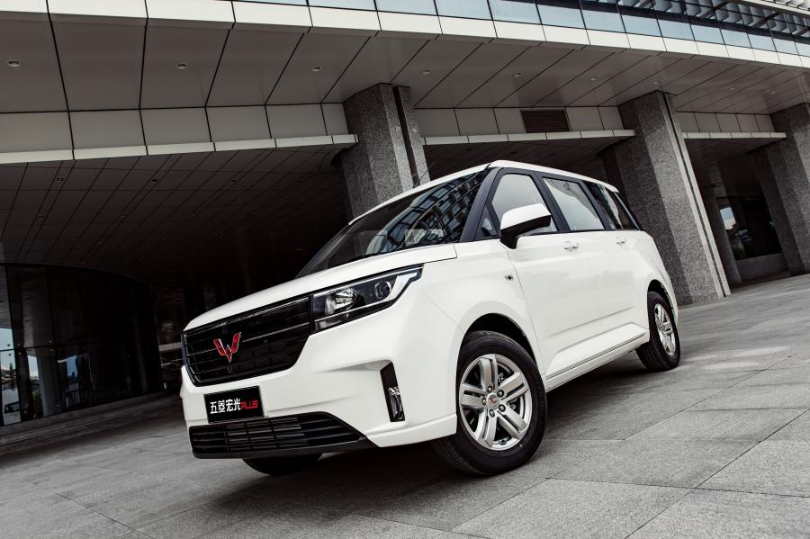  WuLing Hongguang Plus 2019 года  (фото 31 из 49)